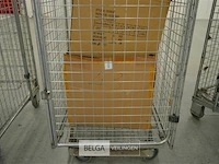 Rolkar magazijn met inhoud - afbeelding 3 van  3