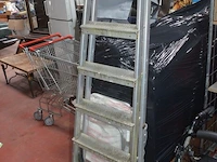 Rollator, 2 plooistoelen, trapladder met 2 treden, trapladder met 6 treden - afbeelding 3 van  5
