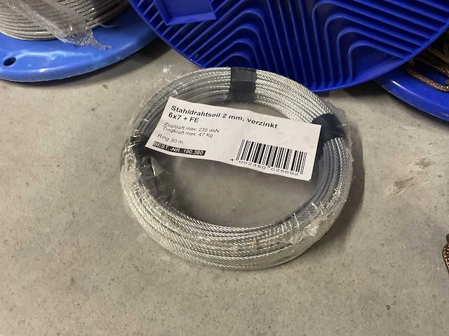 Rollen staalkabel en sierketting - afbeelding 2 van  8