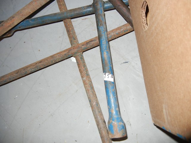 Rollen waterkering doos pvc stukken waterafvoer 3 kruissleutels - afbeelding 1 van  2