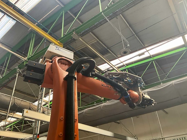Rollenhandelinginstallatie jurgens met robot kuka kr 150 - afbeelding 11 van  113