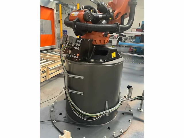 Rollenhandelinginstallatie jurgens met robot kuka kr 150 - afbeelding 15 van  113