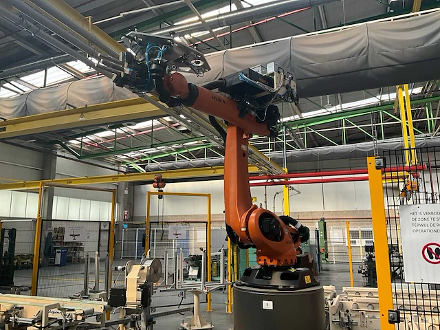 Rollenhandelinginstallatie jurgens met robot kuka kr 150 - afbeelding 1 van  113