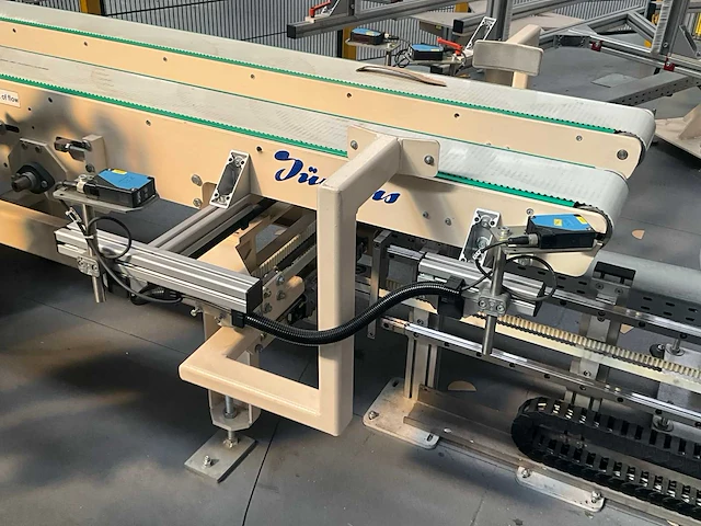 Rollenhandelinginstallatie jurgens met robot kuka kr 150 - afbeelding 24 van  113