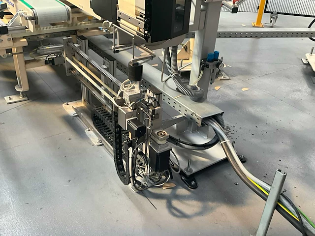 Rollenhandelinginstallatie jurgens met robot kuka kr 150 - afbeelding 27 van  113