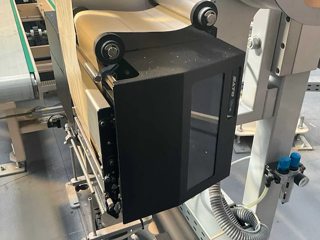 Rollenhandelinginstallatie jurgens met robot kuka kr 150 - afbeelding 28 van  113