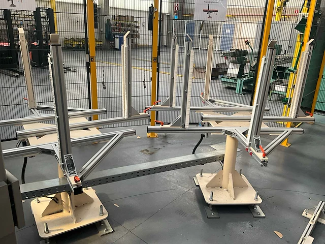 Rollenhandelinginstallatie jurgens met robot kuka kr 150 - afbeelding 38 van  113