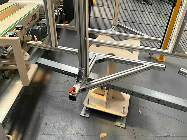 Rollenhandelinginstallatie jurgens met robot kuka kr 150 - afbeelding 39 van  113