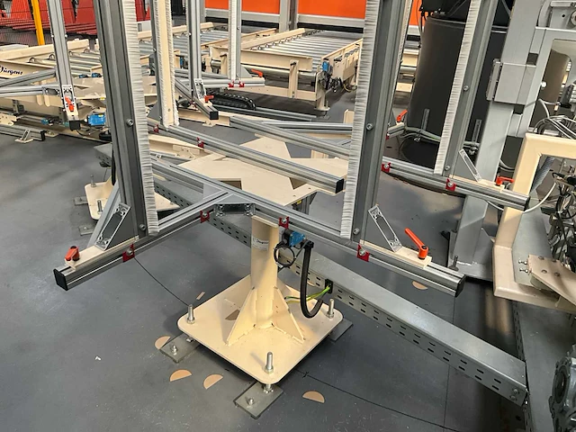 Rollenhandelinginstallatie jurgens met robot kuka kr 150 - afbeelding 46 van  113