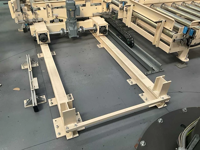Rollenhandelinginstallatie jurgens met robot kuka kr 150 - afbeelding 47 van  113