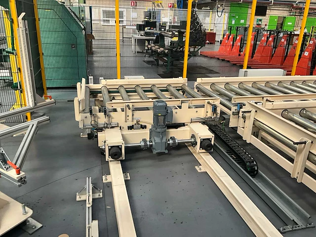 Rollenhandelinginstallatie jurgens met robot kuka kr 150 - afbeelding 48 van  113