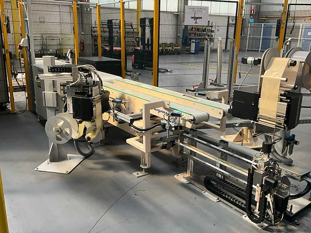 Rollenhandelinginstallatie jurgens met robot kuka kr 150 - afbeelding 4 van  113