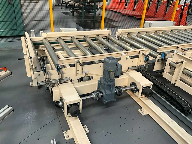 Rollenhandelinginstallatie jurgens met robot kuka kr 150 - afbeelding 50 van  113