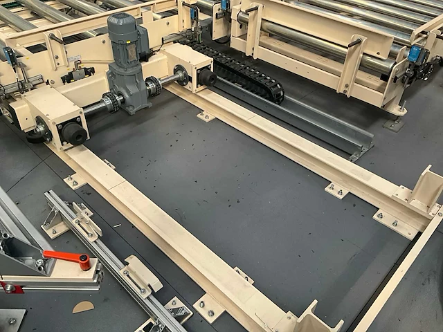 Rollenhandelinginstallatie jurgens met robot kuka kr 150 - afbeelding 51 van  113