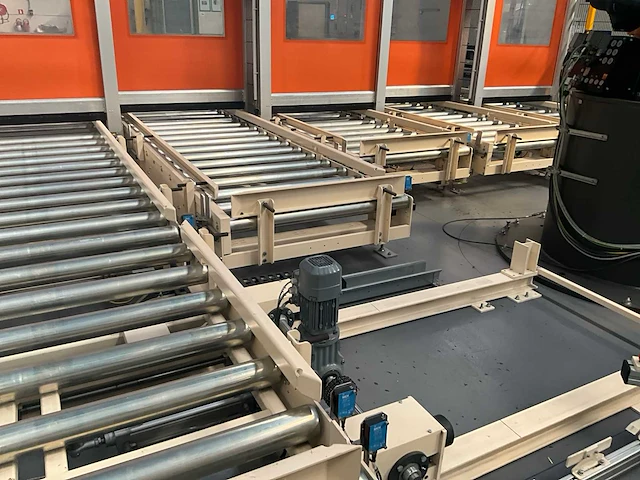 Rollenhandelinginstallatie jurgens met robot kuka kr 150 - afbeelding 58 van  113