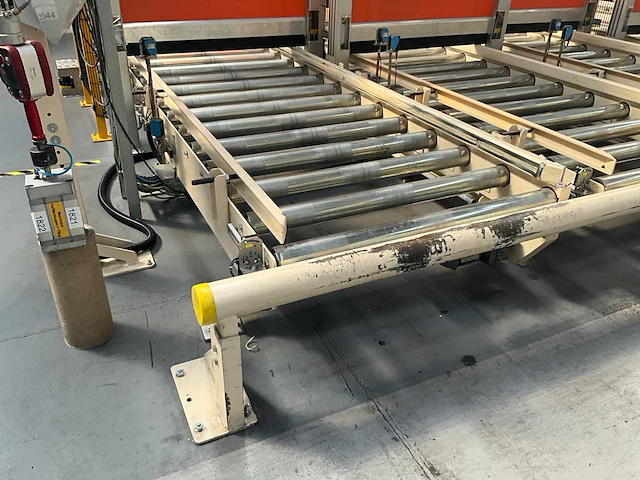 Rollenhandelinginstallatie jurgens met robot kuka kr 150 - afbeelding 79 van  113