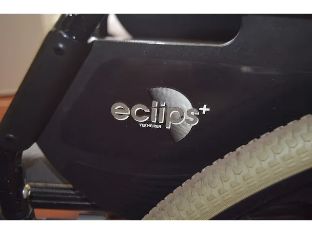 Rolstoel eclips+ met toebehoren, verrijdbaar tafeltje - afbeelding 2 van  10