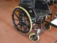Rolstoel eclips+ met toebehoren, verrijdbaar tafeltje - afbeelding 8 van  10