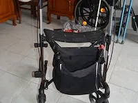 Rolstoel , rollator, 4 krukken, wc stoel - afbeelding 4 van  8