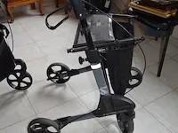 Rolstoel , rollator, 4 krukken, wc stoel - afbeelding 6 van  8