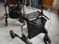 Rolstoel , rollator, 4 krukken, wc stoel - afbeelding 7 van  8