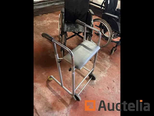 Rolstoelen en rollator - afbeelding 3 van  5