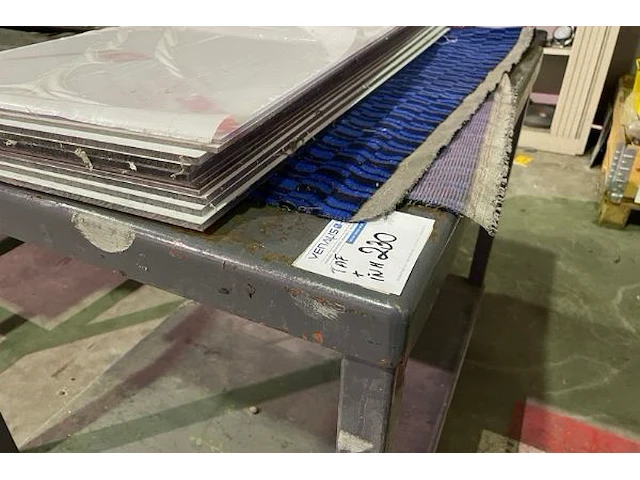 Roltafel met inhoud - afbeelding 2 van  4