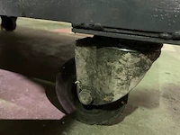 Roltafel met inhoud - afbeelding 4 van  4