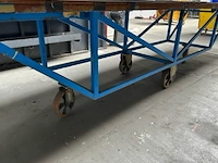 Roltafel met inhoud - afbeelding 2 van  8