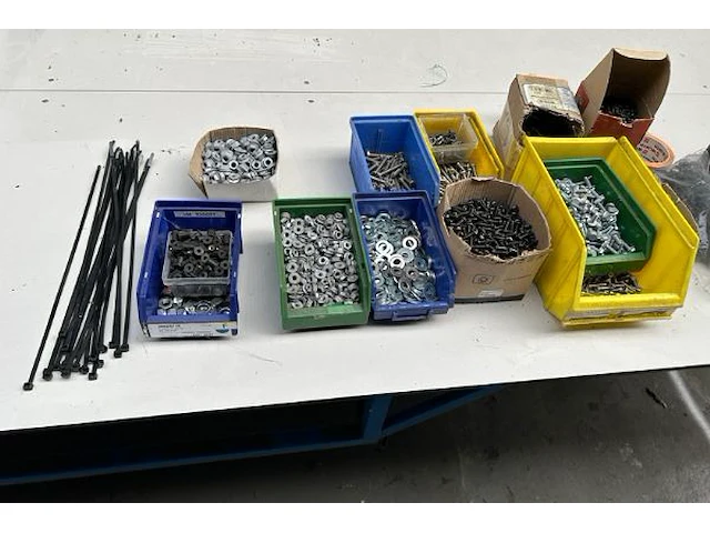 Roltafel met inhoud - afbeelding 5 van  8