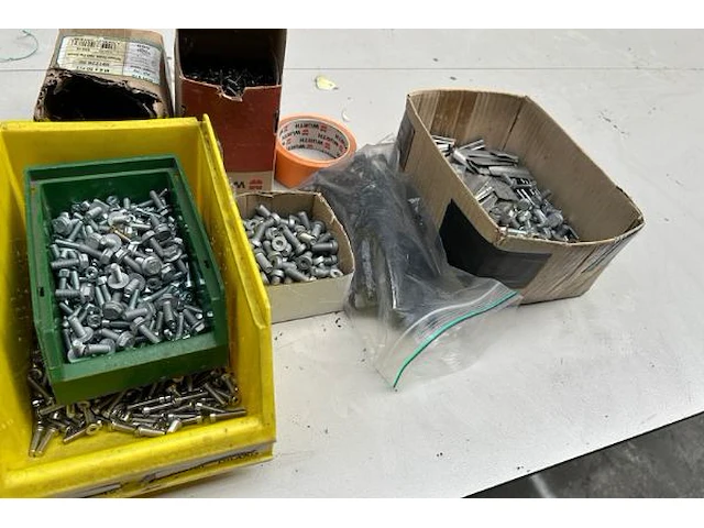 Roltafel met inhoud - afbeelding 6 van  8