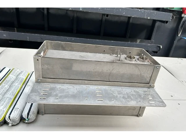 Roltafel met inhoud - afbeelding 7 van  8