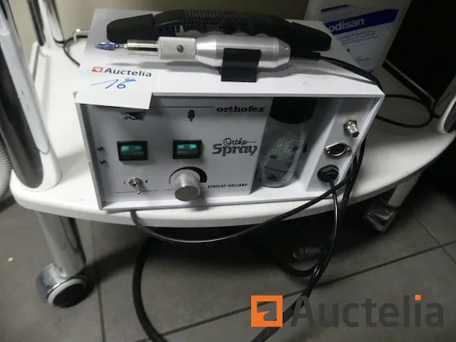 Roltafel pedicure, 3-deurs kledingkast - afbeelding 4 van  11