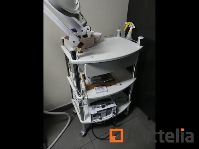 Roltafel pedicure, 3-deurs kledingkast - afbeelding 5 van  11