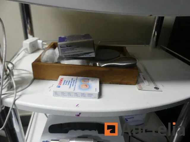 Roltafel pedicure, 3-deurs kledingkast - afbeelding 6 van  11