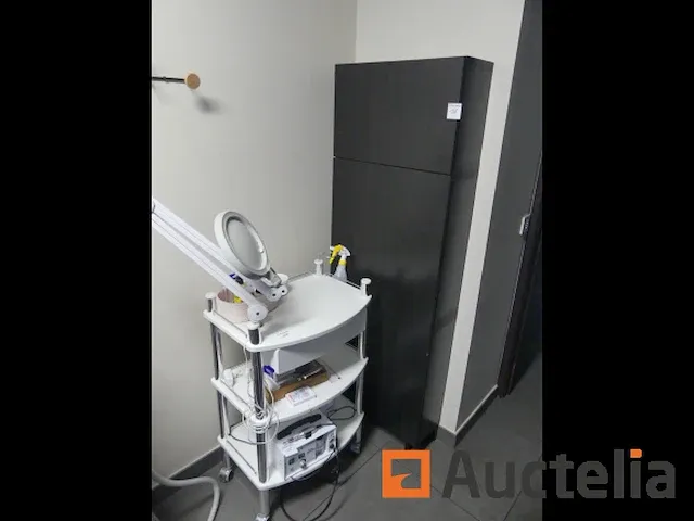 Roltafel pedicure, 3-deurs kledingkast - afbeelding 10 van  11