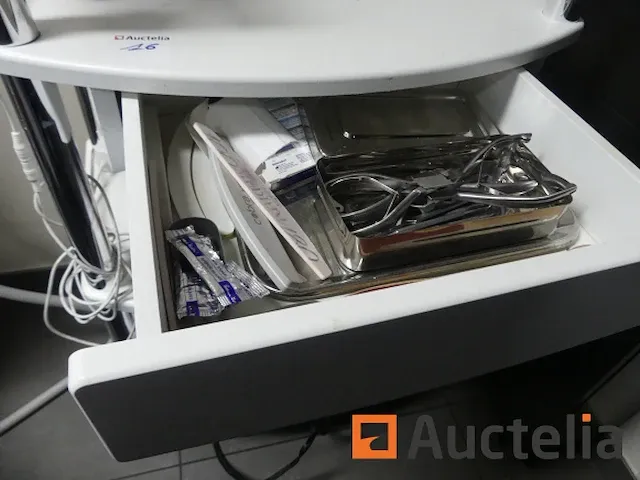 Roltafel pedicure, 3-deurs kledingkast - afbeelding 11 van  11