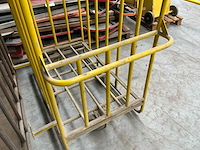 Rolwagens / linnenwagens metaal op wielen - afbeelding 3 van  4