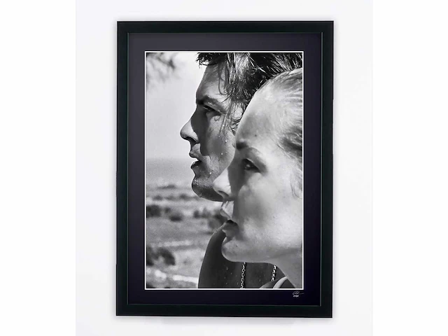 Romy schneider & alain delon - la piscine 1969. - fine art photography - luxe houten lijst 70x50 cm - gelimiteerde oplage van 30 stuks - afbeelding 1 van  8