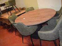 Ronde fineerhouten tafel , 6 moderne kuipstoelen grijze stoffen zit en rug (7,8)