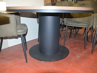 Ronde fineerhouten tafel , 6 moderne kuipstoelen grijze stoffen zit en rug (7,8) - afbeelding 5 van  9
