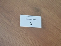 Ronde fineerhouten tafel , 7 moderne kuipstoelen grijze stoffen zit en rug (7,8) - afbeelding 7 van  11