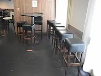 Ronde hoge tafel bruin blad, 8 barkrukken bruin lederen zit (5) - afbeelding 3 van  6