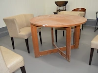 Ronde houten eettafel, 4 beige clubzetels - afbeelding 4 van  6