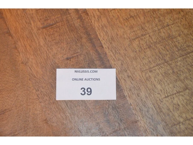 Ronde houten tafel zwart metalen centrale voer, 6 bruin imitatie lederen stoelen label 51, rond vloerkleed, vaas met deksel, kaarsenhouder, imitatie schapenvel - afbeelding 3 van  5