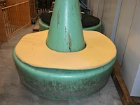 Ronde kunststof zitbank met donutkussen - afbeelding 1 van  4