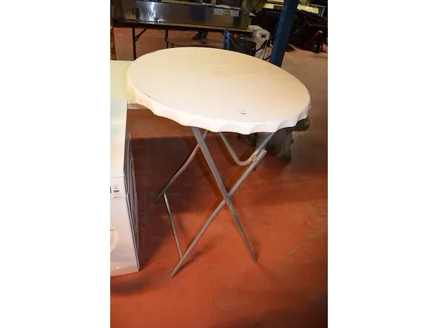 Ronde plooistaantafel wit pvc blad, rechthoekige plooitafel wit pvc blad 180x75x75, rond houten bijzettafeltje - afbeelding 1 van  7