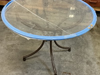 Ronde tafel in glas met ijzeren onderstel - afbeelding 1 van  3