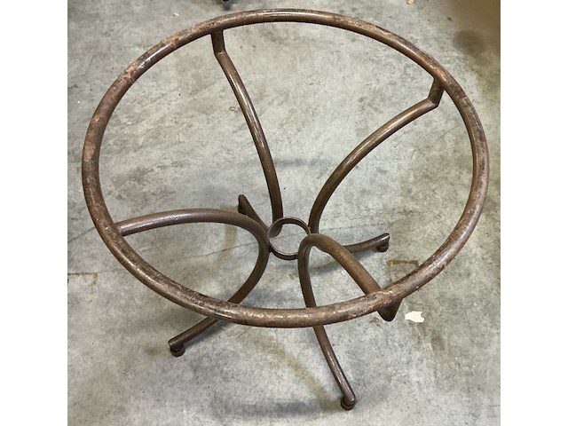 Ronde tafel in glas met ijzeren onderstel - afbeelding 3 van  3