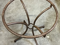 Ronde tafel in glas met ijzeren onderstel - afbeelding 3 van  3